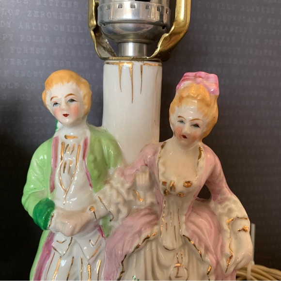 VTG PAIR OF VICTORIAN LAMPS LADY AND MAN PORCELAIN MADE IN JAPAN - Picture 3 of 10